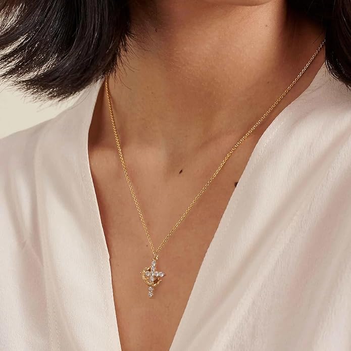 Collier croix et couronne