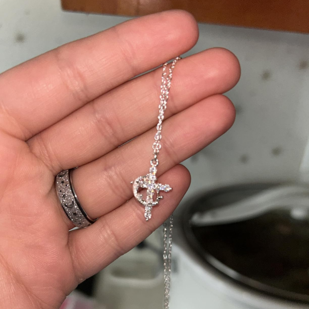 Collier croix et couronne